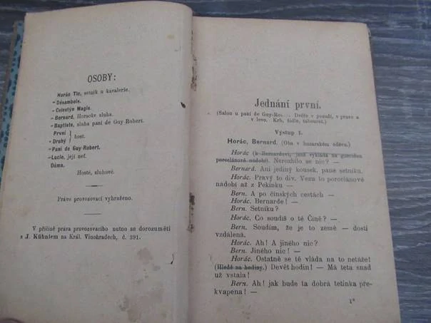 Kniha Vojanská krev – veselohra o třech jednáních, vhodné pro sběratele divadelní a prvorepublikové literatury či ochotnických reálií, autoři Eugène Labiche a Édouard Martin, přeložil Jan Kühnl (1890), nakladatel M. Knapp v Karlíně, pevná vazba, rozměr 16