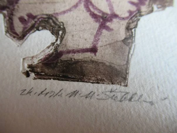 Volná grafika se surrealistickou kompozicí s motivy tváří a flóry, autor Marie Michaela Šechtlová, originální barevný zkušební tisk, rozměr 20,5 × 10 cm