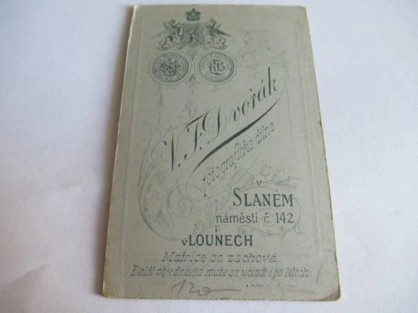 Slaný, Louny - V. F. Dvořák - Muž s motýlkem  - cca 10,5 x 6,5 cm