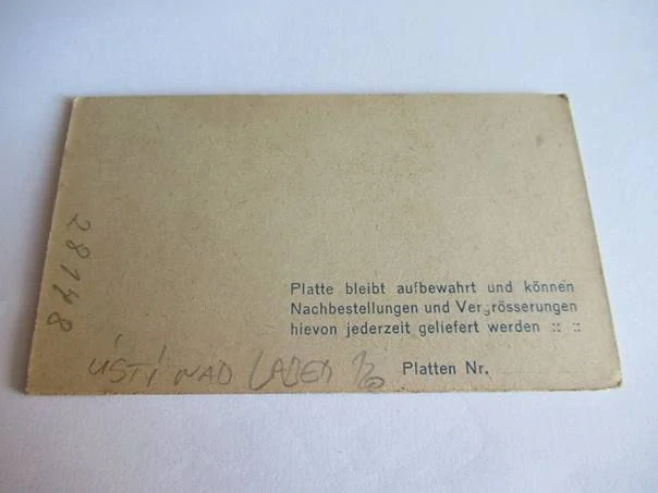 Ústí nad Labem -  Foto G. Pfitzner - Chlapec s kravatou  - cca 10,5 x 6,5 cm