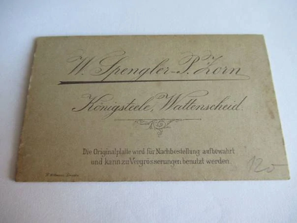  Německo - Fotograf W. Spengler- P. Zorn - Dívka se závojem - cca 10,5 x 6,5 cm