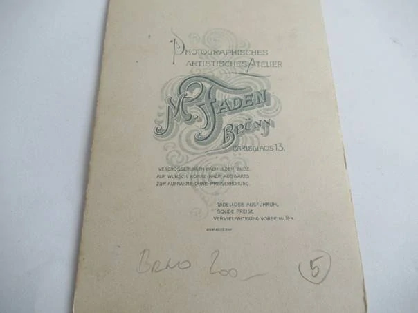 Brno - Foto M. Faden - Muž s motýlkem - cca 16 x 10,5 cm