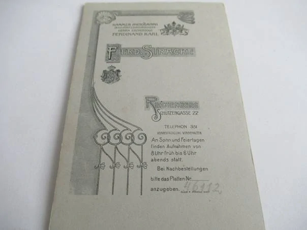 Liberec - Ferd. Stracke -  Žena a květiny - cca 16 x 8 cm