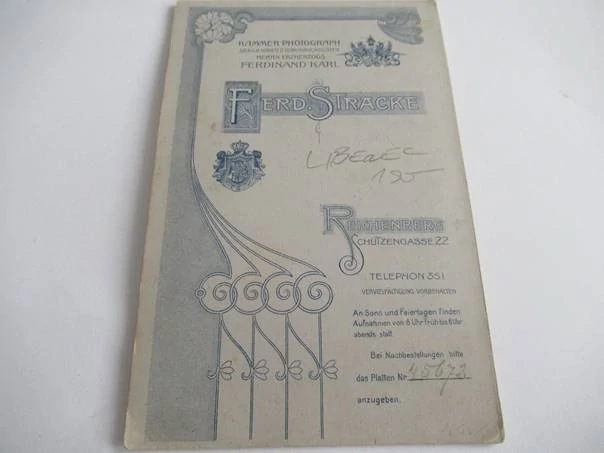 Liberec - Foto Ferd. Stracke - Muž s knihou - cca 16 x 10 cm