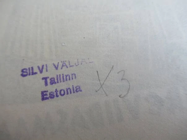 Originální Linoryt Exlibris Aire Viidasmaa – Motiv Dívka u studny a ptáček – Silvi Väljal 1969 (12 x 7,5 cm)