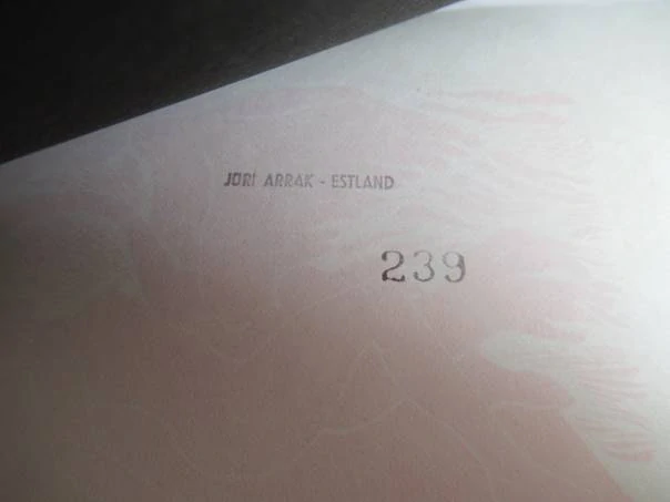 Exlibris – J. Vils-Pedersen – Jüri Arrak – motiv: Mytologická a erotická kompozice Leda s labutí v sytě červeném provedení – rozměry 22×15 cm (včetně podkladu), samotný tisk 12,5×10 cm – linoryt / dřevořez (X3 / X1) – 2. polovina 20. století