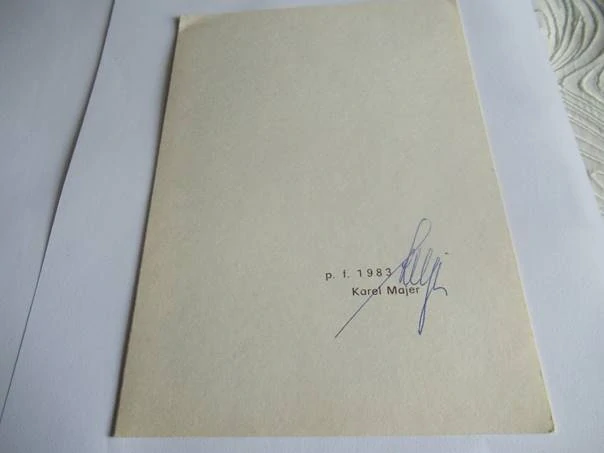 Původní sběratelská novoročenka p. f. 1983 Karel Majer – motiv restaurace Vikárka na Pražském hradě, báseň G. Apollinaire (19 × 13,5 cm)