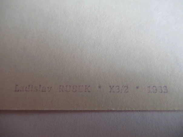 Původní sběratelská novoročenka PF 1969 Vladislav Kohout s rodinou – autor Ladislav Rusek (Šaman), dvoubarevný linoryt X3/2 (15,5 × 10,5 cm)