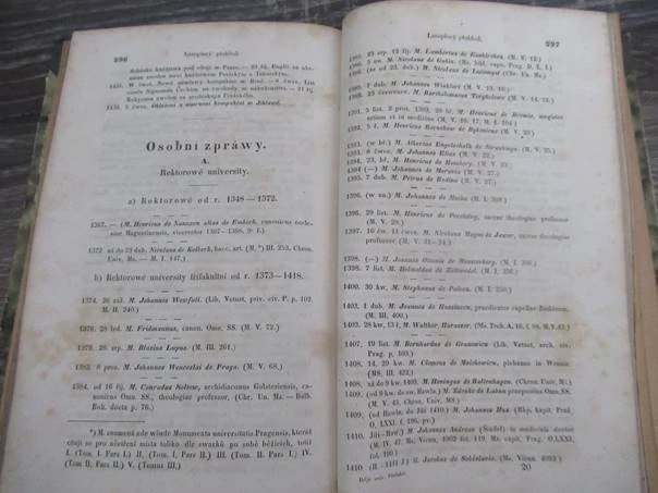 Kniha Děje University Pražské. Díl I. – historická monografie, vhodné pro sběratele národního obrození, pragensií a starých tisků, autor Václav Vladivoj Tomek, původní pevná vazba (Nowočeská Bibliothéka), rozměr 21 × 14 cm.