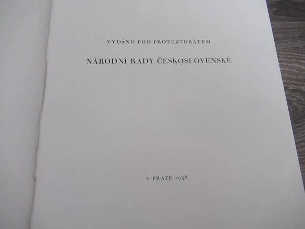 Kniha TGM: Smutek Československa – Poslední pocta národa presidentu osvoboditeli (1938), původní pevná celoplátěná vazba, rozměr 33 × 24 cm