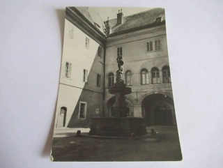 Lnáře - zámecké nádvoří