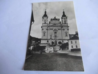 Šternberk na Moravě - náměstí spojenců s kostelem