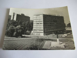 Gottwaldov - obchodní dům Předvoj a hotel Moskva