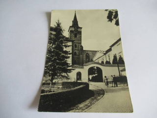 Sázava nad Sázavou - bývalý zámek a kostel