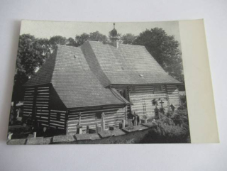 Slavoňov - farní kostel z roku 1553