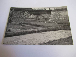 Terezín - malá pevnost - hromadné hroby 601 umučených