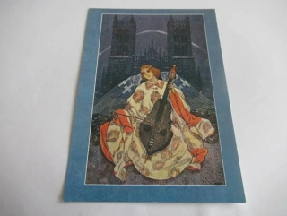 žena před kostelem