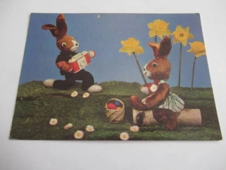 Zajíčci s foťákem a kytičkami