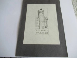 Exlibris Dr. Leier (Věž Idstein) | Adele Haensel, litografie 1968, 20,5x14 cm (grafika 15x10,5 cm)