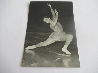 Regina Heitzerová - Rakousko - Zástupkyně slavné školy rakouského krasobruslení s jistou povinnou a efektivní volnou jízdou - 1964