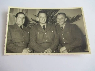 Tři vojáci