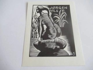 Erotické exlibris J. Vils Pedersen – Akt na skále | József Farkas, originální dřevoryt, 12x9,5 cm