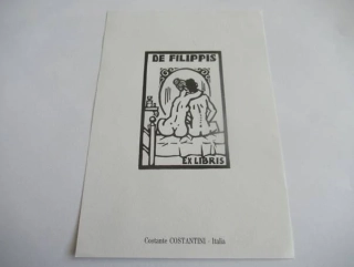 Originální Linoryt Exlibris De Filippis – Motiv Milenci před zrcadlem a ložnice – Costante Costantini (16 x 11 cm)