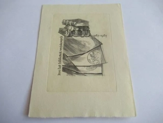 Originální Hlubotisk Exlibris 200 let bibliotek wojskowych – Motiv Knihy a historická razítka – Andrzej Bortowski 1967 (13,5 x 10,5 cm)