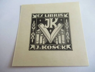 Originální Dřevoryt Exlibris J. Kosek – Motiv Otevřená kniha a monogram JK – Jaro Beran 1933 (6 x 6,5 cm)