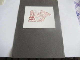 Profesionální originální Exlibris (Tisk z výšky P1) Dr. Axel Leier – Motiv Ženský akt, labuť / mytologie – Vilius Resnis (20,5x14,5 cm)