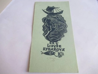 Exlibris – pro Libuši Rybářovou – Ladislav Rusek – (1983), X3 (linoryt) se signaturou, motiv ženy s lodí ve vlasech a rybami – 17,5 x 9 cm