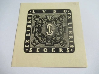 Exlibris – Ludo Segers – Wojciech Barylski (cca 1960–1970) – Motiv: Geometrický ornamentální propletenec s monogramem LS, originální dřevoryt / zinkografie (9 x 8,5 cm)