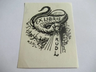 Exlibris V. Rudl, Milenko D. Gjurić, 1921 – originální dřevoryt, motiv hada s nápisovou páskou, podkladový papír 7,5x5,5 cm
