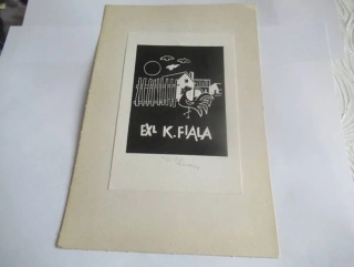 Exlibris K. Fiala – Karel Fiala, cca 1930 – originální autorský linoryt X3, motiv kohouta u vesnického stavení, grafický list 22x14,5 cm, exlibris 14,5x9,5 cm