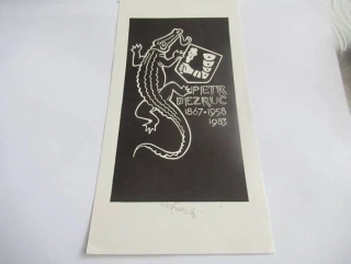 In memoriam Petr Bezruč – Karel Fiala, 1983 – originální autorský linoryt X3, motiv krokodýla s erbem, 20x10 cm