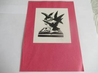 Originální exlibris Linz 80 – Karl-Heinz Anger: Ptáci nad knihou, signovaný linoryt (X3) – 11×9,5 cm (1980)