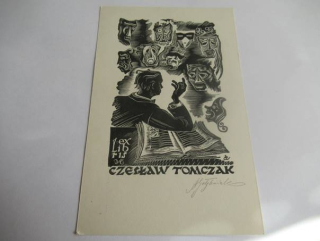 Exlibris – Czesław Tomczak – Antoni Gołębniak – motiv: Muž u knihy s divadelními maskami – 14,5×9,5 cm – dřevoryt (X2)