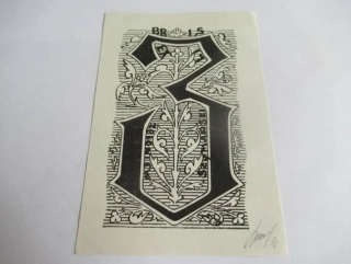Exlibris – Zbigniew Szymański – Zygmunt Lipa – motiv: Iniciála (písmeno) S s florálním dekorem – 13,5×9 cm – litografický tisk z plochy (P1)