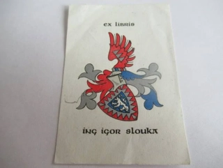 Exlibris – Ing. Igor Slouka – Zdenko Alexy – motiv: Heraldický rodový znak s lvem a orlím křídlem – 7×5 cm – barevná zinkografie