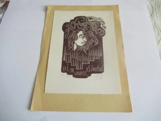 Exlibris – Dr. Marie Klímková – L. Macek – motiv: Portrét skladatele v kompozici klavírních kláves a tónů – exlibris 16,5×11,5 cm (podkladový papír 20,5×14,5 cm) – dřevoryt (X2) – 1977