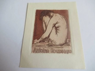 Exlibris – Antoine Rousseau – Alexander Butusov – motiv: Sedící choulící se ženský akt (vínově hnědý tisk) – rozměry 11,5×9 cm – lept / akvatinta (C3) – 1965