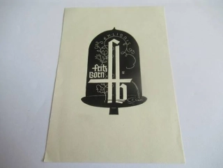 Exlibris – Fritz Born – Karl Haselböck – motiv: Typografický a heraldický motiv ve tvaru zvonu s iniciálami a fontánou – rozměry 12,5×8,5 cm – dřevoryt (X2) – 2. polovina 20. století