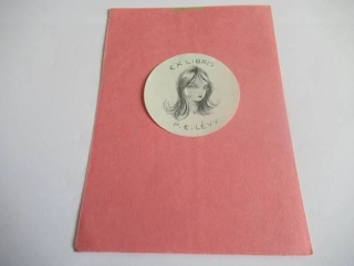 Exlibris – P. E. Lévy – Alberto Coppa – motiv: Lineární dívčí portrét s rozpuštěnými vlasy – podkladový papír 14,5×10,5 cm, exlibris 5×5 cm – zinkové klišé / pérovka (P1) – období kolem poloviny 20. století