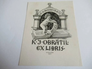 Exlibris – K. J. Obrátil – S. Kulhánek – motiv: Putto otáčející listy obří knihy před historickým portálem s nápisem Uč se moudrým býti – rozměry 10×7,5 cm – zinkové klišé / pérovka (P1) – rok 1923