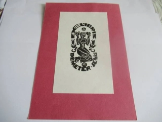 Exlibris – Paulovič – Dr. Demeter Jenő – motiv: Ženská figura s knihou a srdcem – rozměry 15×9 cm – linoryt (X3) – rok 1975