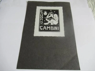 Exlibris – Iorg Gambini – Iorg Gambini – motiv: Sedící akt čtoucí knihu pod hvězdami – rozměry 10,5×8,5 cm – linoryt / linořez (X3) – 2. polovina 20. století