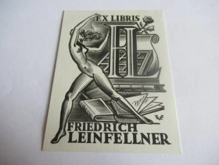 Exlibris – Friedrich Leinfellner – Valentin Le Campion – Ženský akt u iniciál s růží a knihami – původní dřevoryt (X2), 8,5×6 cm