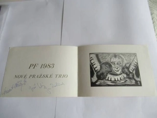 Původní sběratelská novoročenka PF 1983 Nové pražské trio – autorská grafika se třemi autogramy (15 × 10 cm)