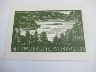 Původní sběratelská novoročenka PF 1976 Helmer Fogedgaard – motiv Wood Lake, původní linoryt (15 × 10 cm)