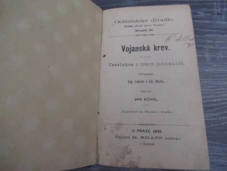 Kniha Vojanská krev – veselohra o třech jednáních, vhodné pro sběratele divadelní a prvorepublikové literatury či ochotnických reálií, autoři Eugène Labiche a Édouard Martin, přeložil Jan Kühnl (1890), nakladatel M. Knapp v Karlíně, pevná vazba, rozměr 16